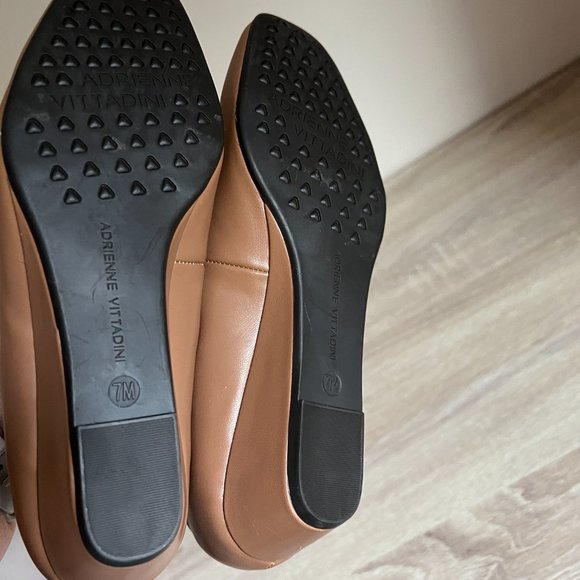 ADRIENNE VITTADINI Palmer Size 7 Faux Leather Wedge Pumps Women's Tan - Picture 8 of 10